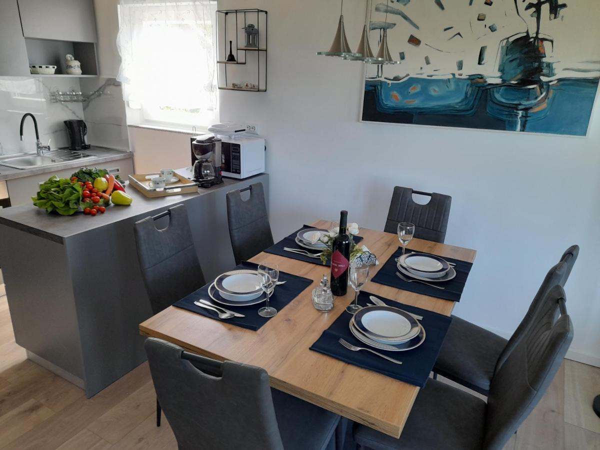 Apartman Prvi Red Do Mora Sveti Filip i Jakov Exterior foto