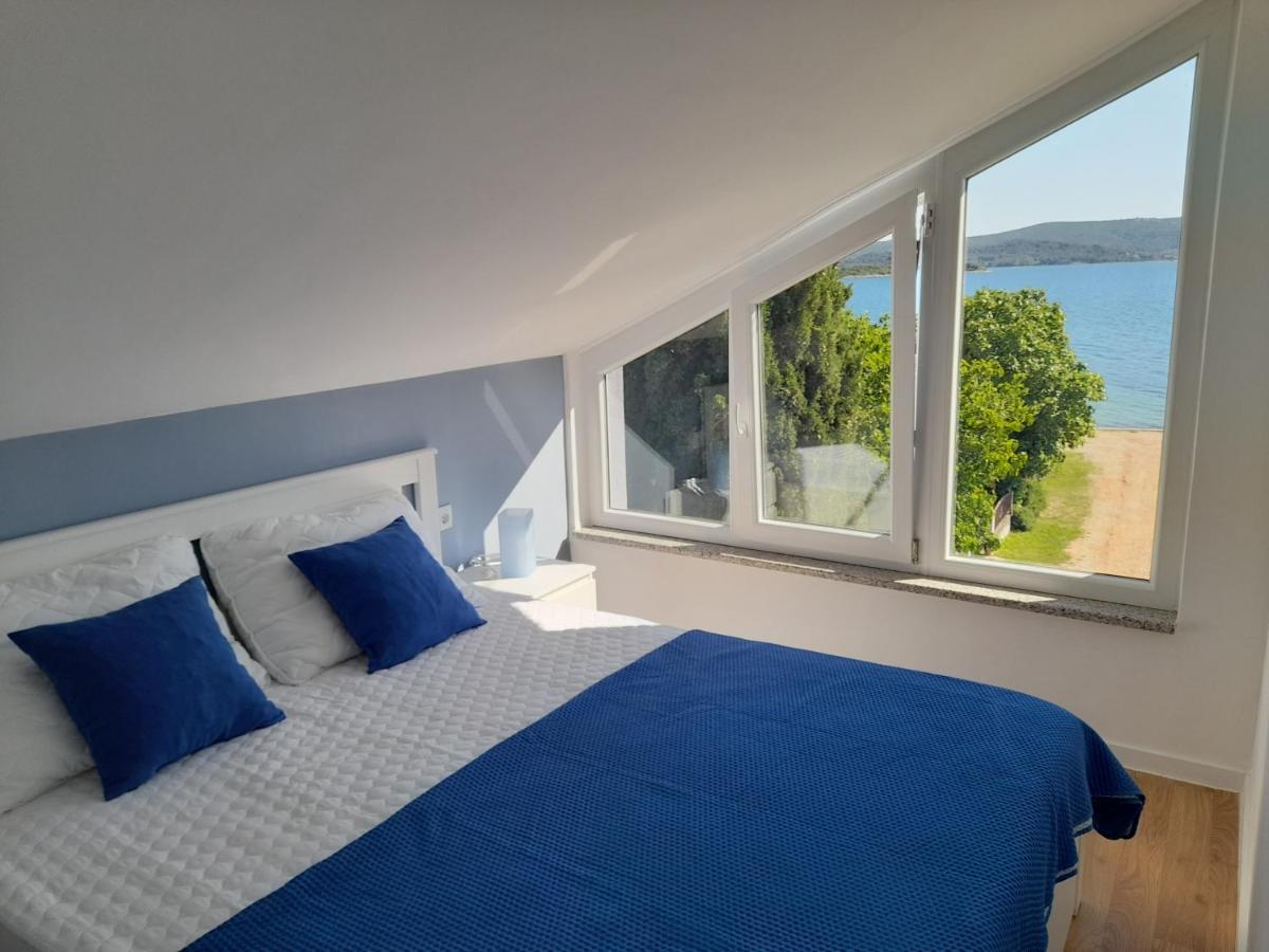 Apartman Prvi Red Do Mora Sveti Filip i Jakov Exterior foto